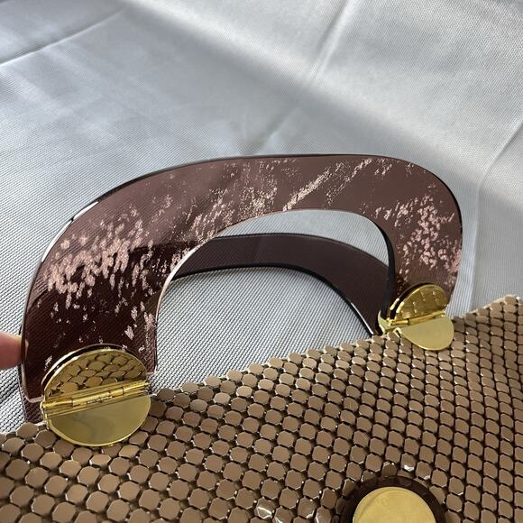 Vintage 1960s Tote Bag Cream Metal Mesh Brown Lucite Handles Gold Accents Snap - Picture 7 of 8